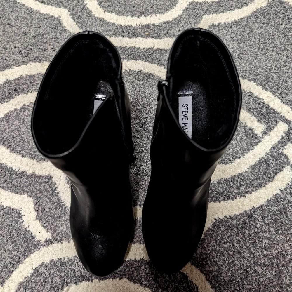 7 Steve Madden Black Leather Bootie